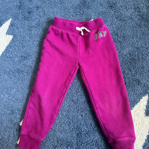 GAP Kids Purple Sweatpants and T-shirts - Picture 4 of 5